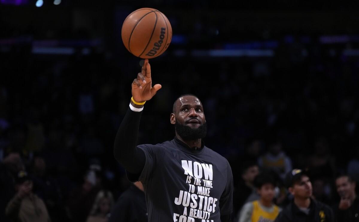 包含欧冠倒计时，山东男篮今夜篮板制胜，细节引发关注，媒体盛赞，医务组通报恢复的词条